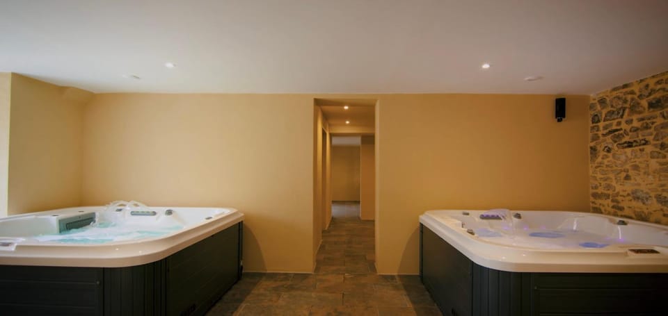 Hot Tub, Hot Tub, Spa and wellness centre/facilities
