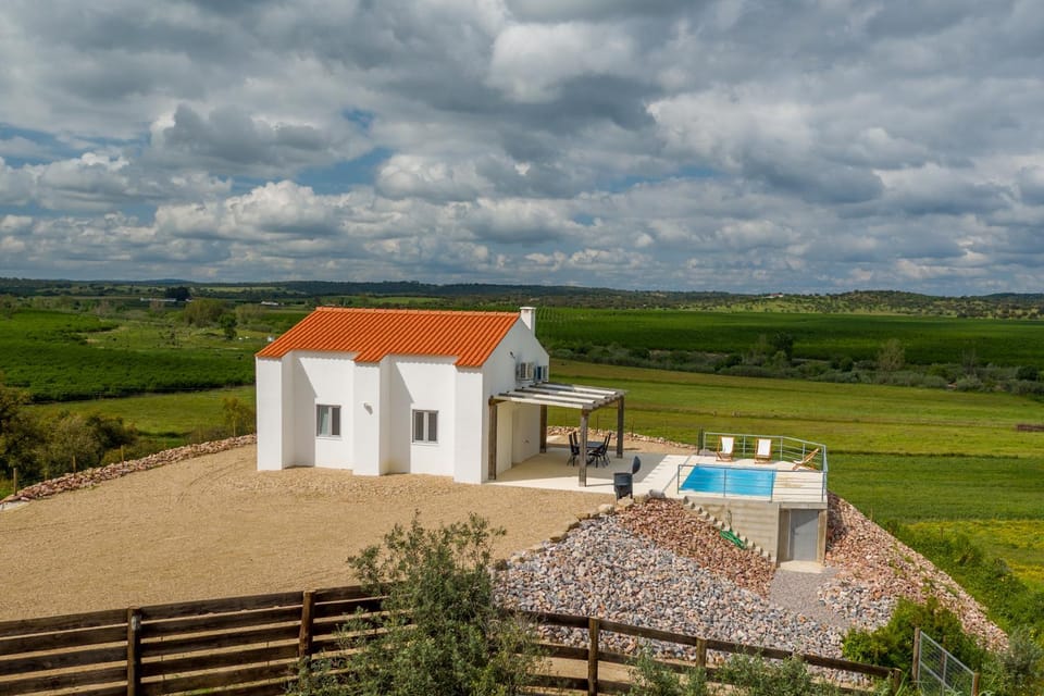 Refúgio sobre a paisagem alentejana House in Santarém District, Portugal