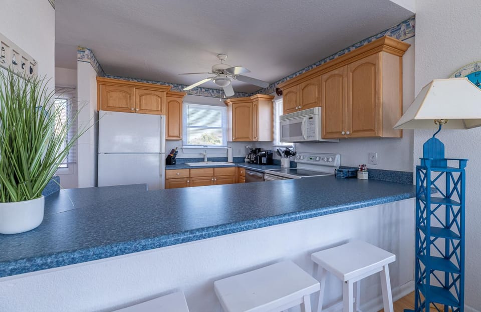 Seas The Day - Corolla, Sea Loft Village Condo, 65 Yards to Beach, Pool, Tennis House in Corolla