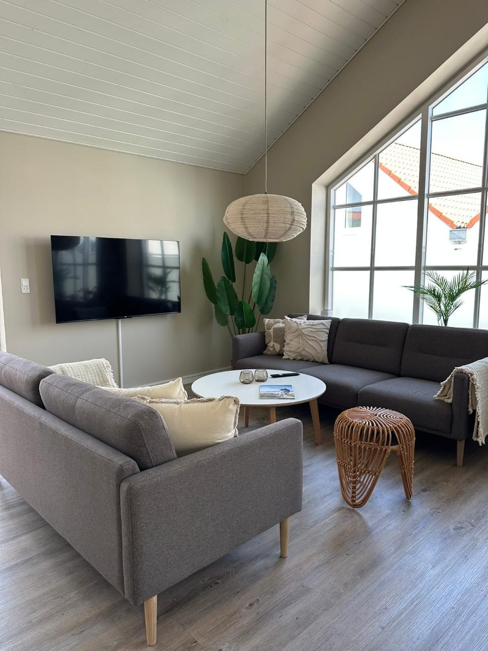 Communal lounge/ TV room