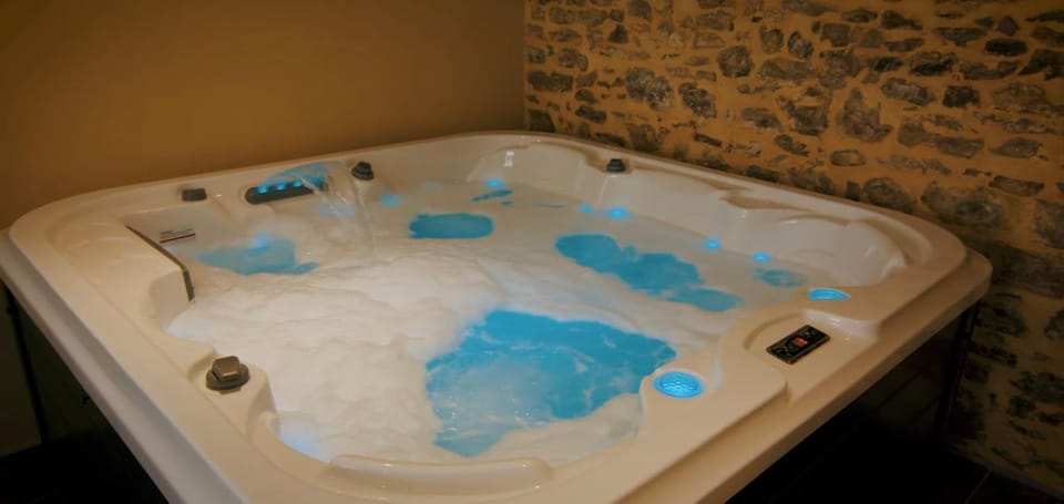 Hot Tub, Hot Tub, Spa and wellness centre/facilities