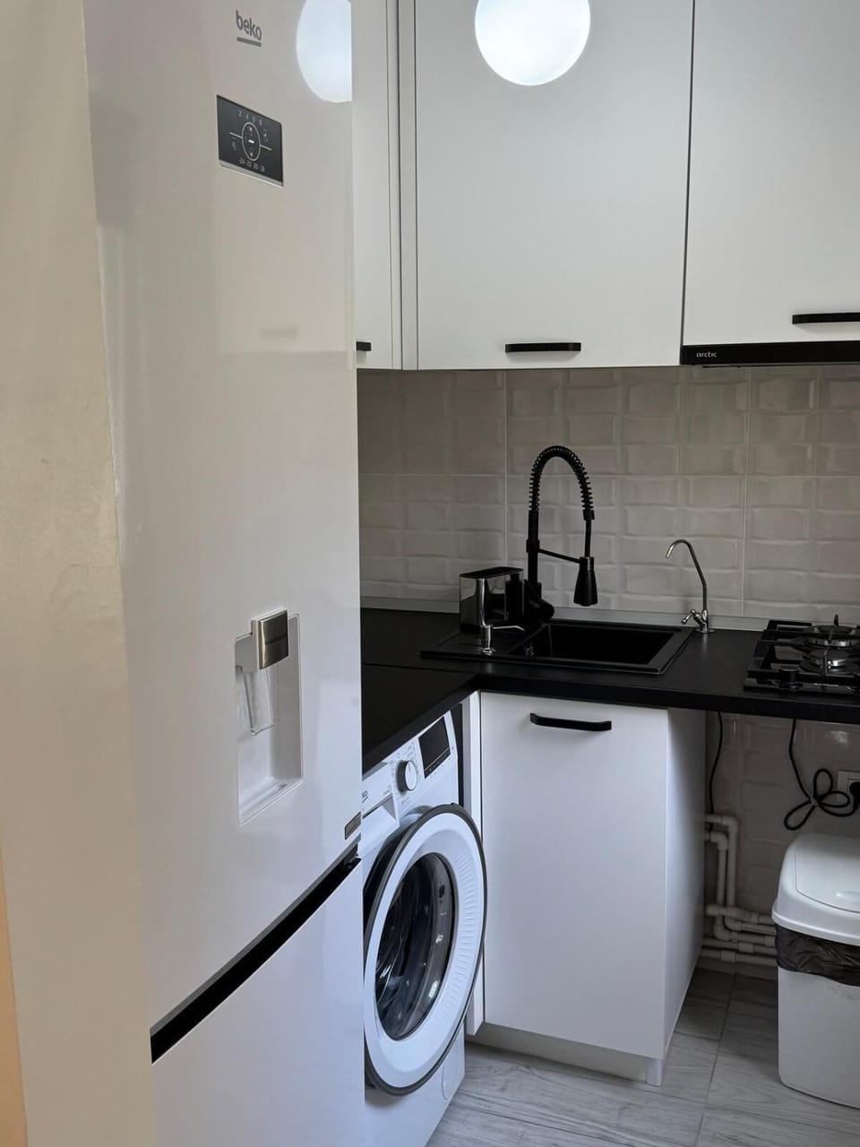 Kitchen or kitchenette, washing machine