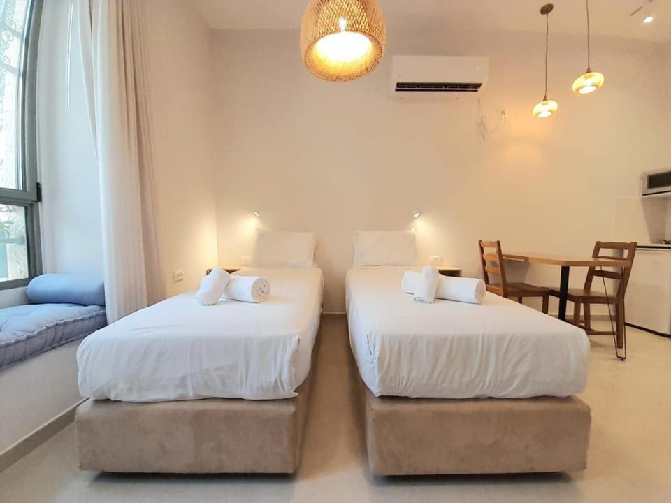 Bed, Bedroom, air conditioner