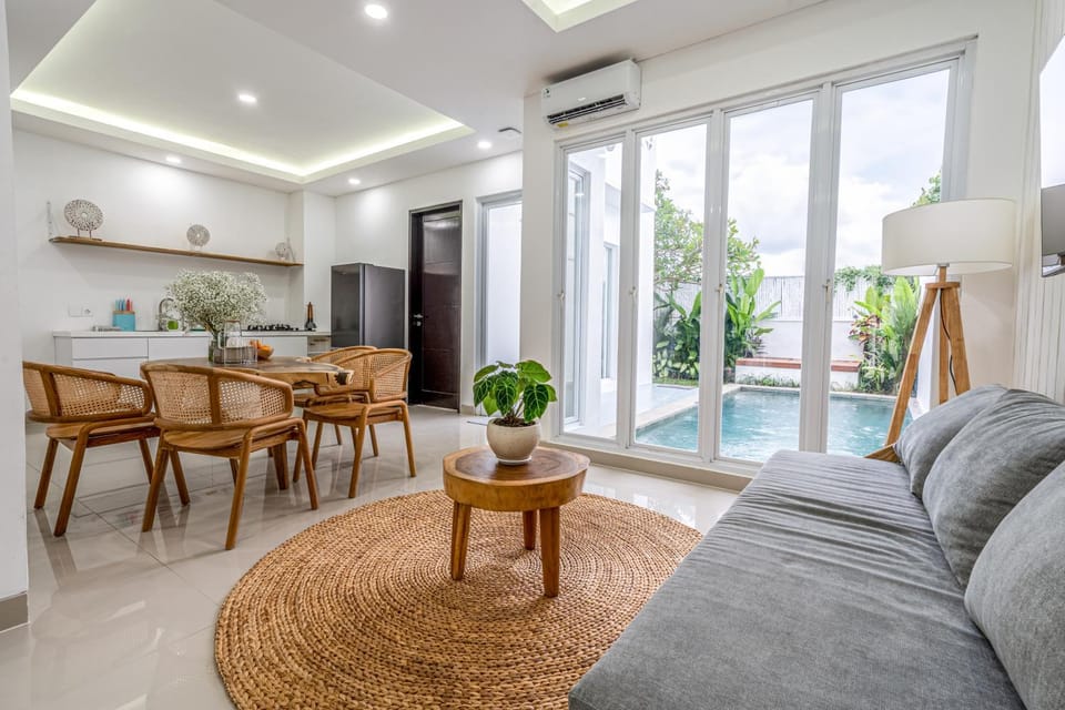 Kitchen or kitchenette, Living room, Seating area, Dining area, Pool view, Swimming pool