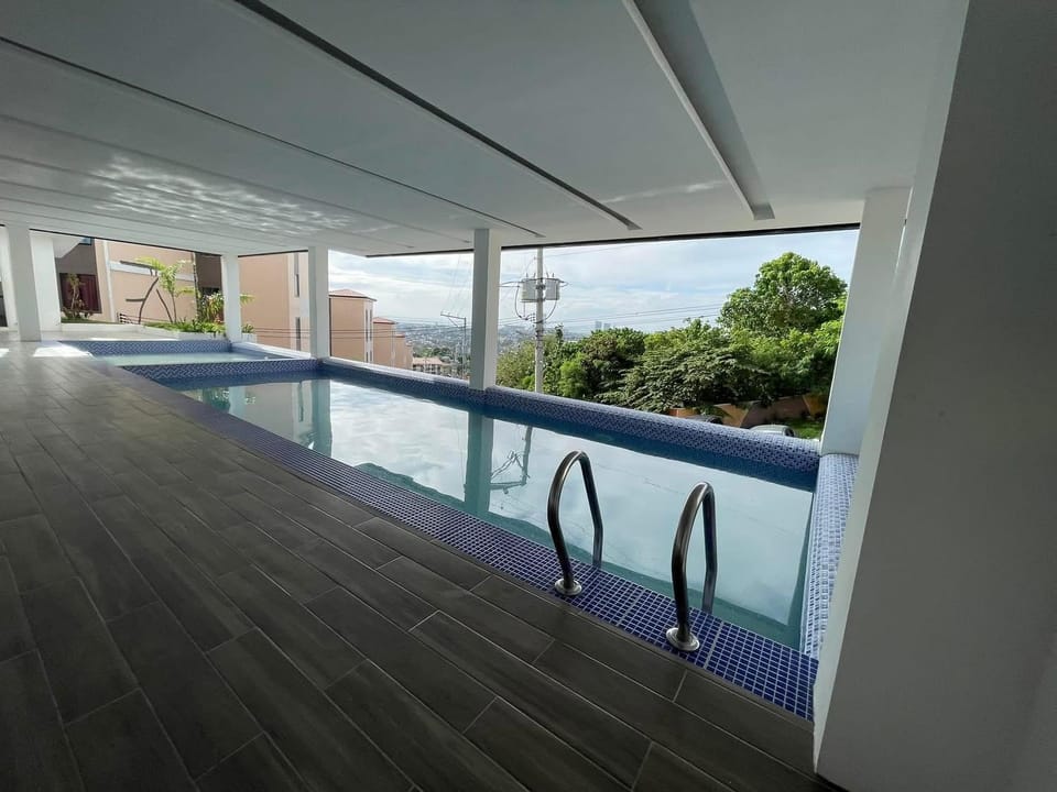 Golden Poppy Cozy Condo Apartment hotel in Cebu City