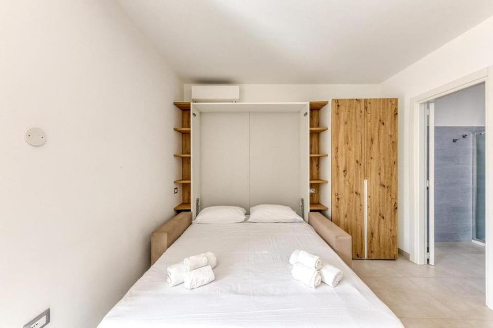 Bed, Photo of the whole room, Bedroom, towels, wardrobe, air conditioner