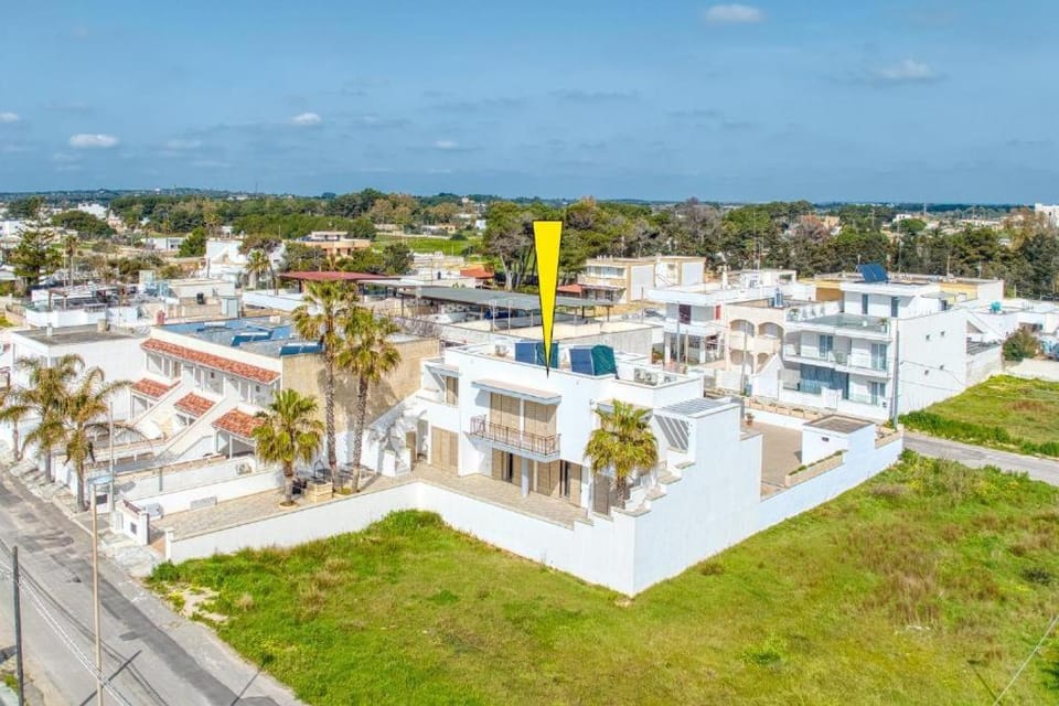 Property building, Day, Neighbourhood, Natural landscape, Bird's eye view, City view, Street view, Location