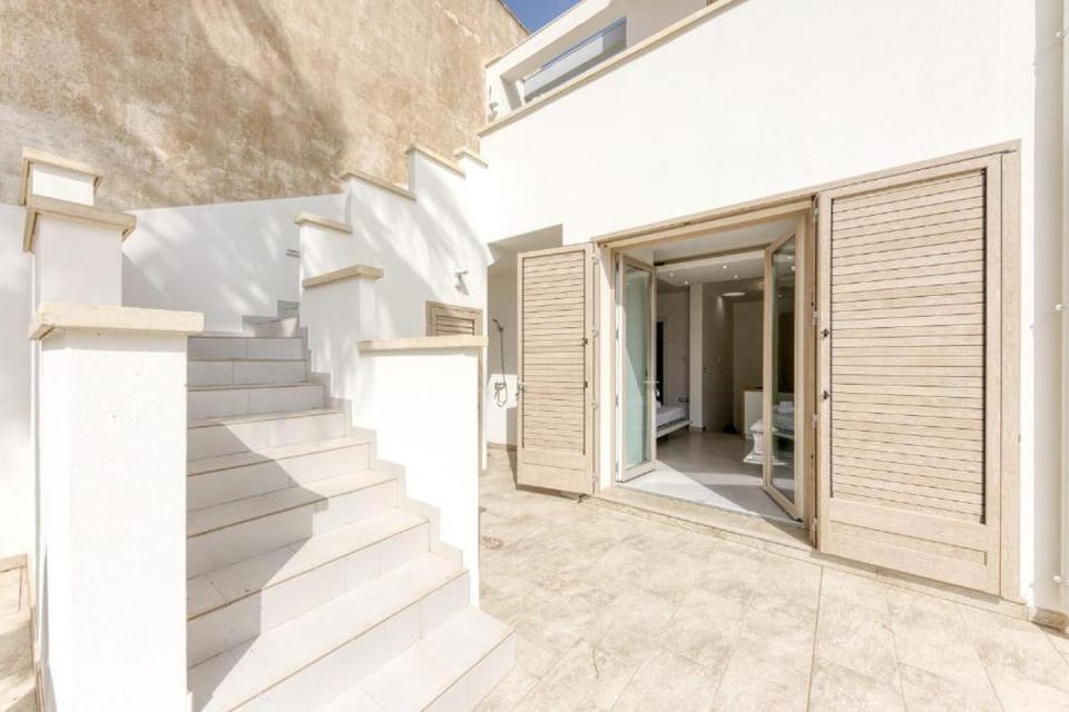 Facade/entrance, Day