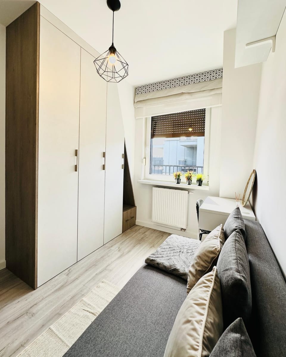 Bed, Living room, Photo of the whole room, Bedroom, wardrobe