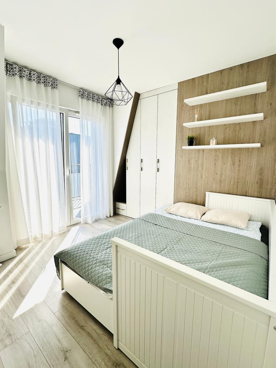 Bed, Photo of the whole room, Bedroom