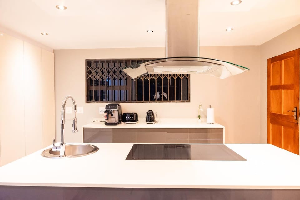 Kitchen or kitchenette, Internal: Not applicable to any particular room