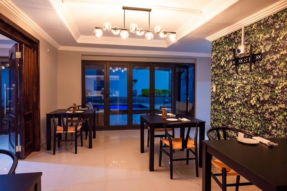 Restaurant/places to eat, Dining area, Internal: Not applicable to any particular room