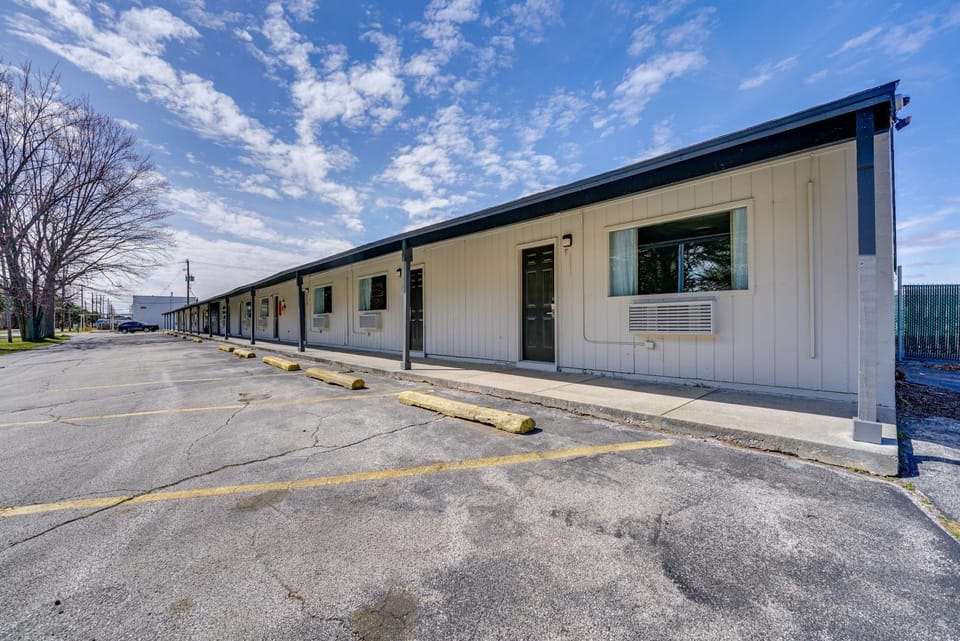 1 Mi to Riverfront: Walkable Port Huron Studio Apartment in Port Huron