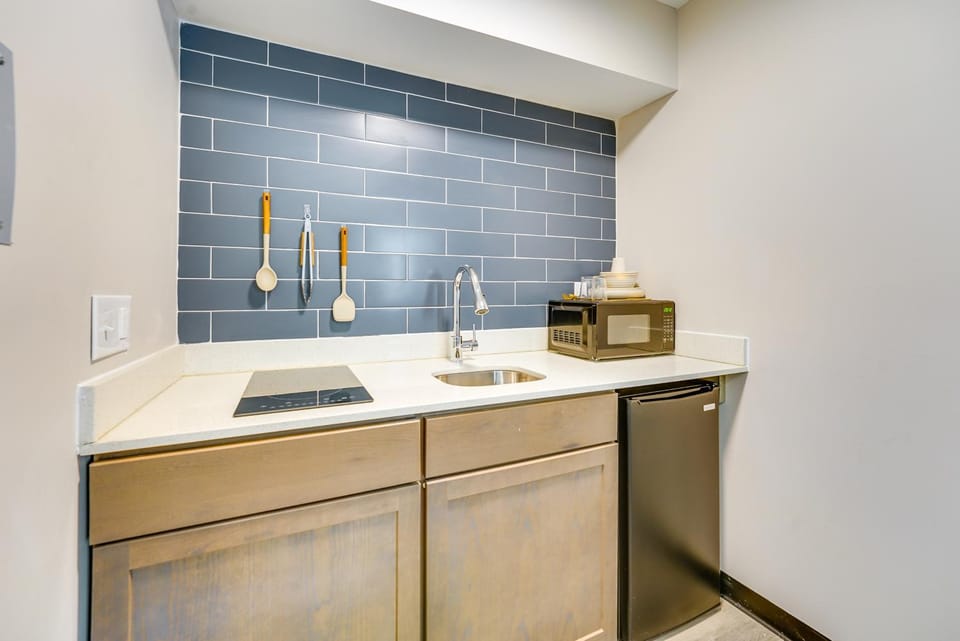 Pet-Friendly Studio Near Lighthouse Beach! Apartment in Port Huron