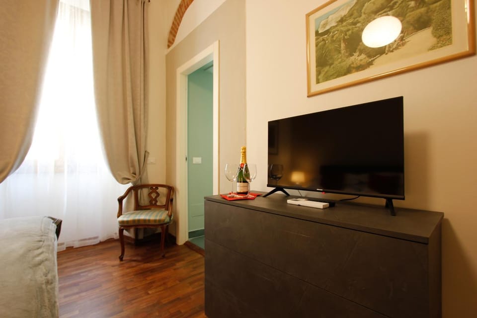 TV and multimedia, Photo of the whole room