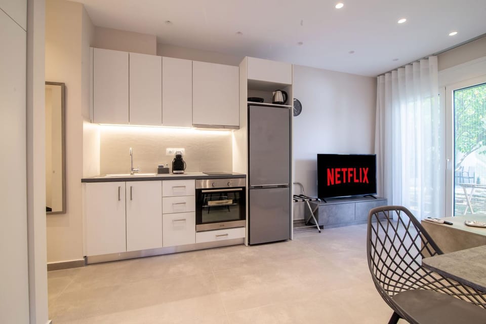 Nafsika Cozy Flat B - Glyfada Apartment in South Athens