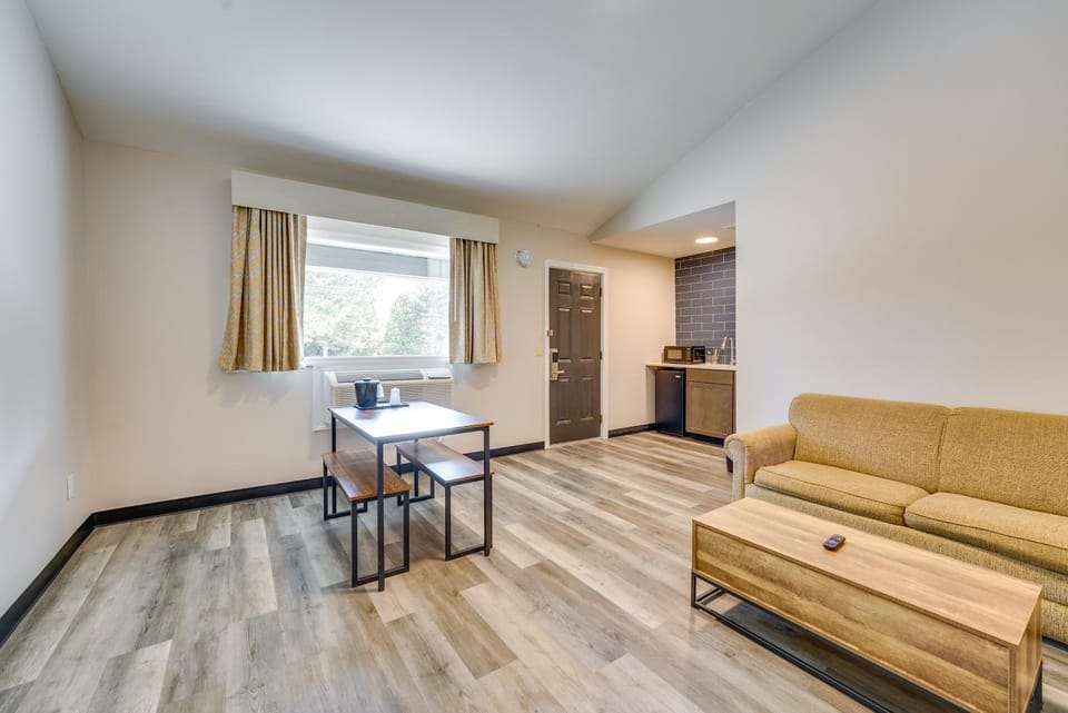 1 Mi to Lighthouse Beach: Port Huron Studio Apartment in Port Huron