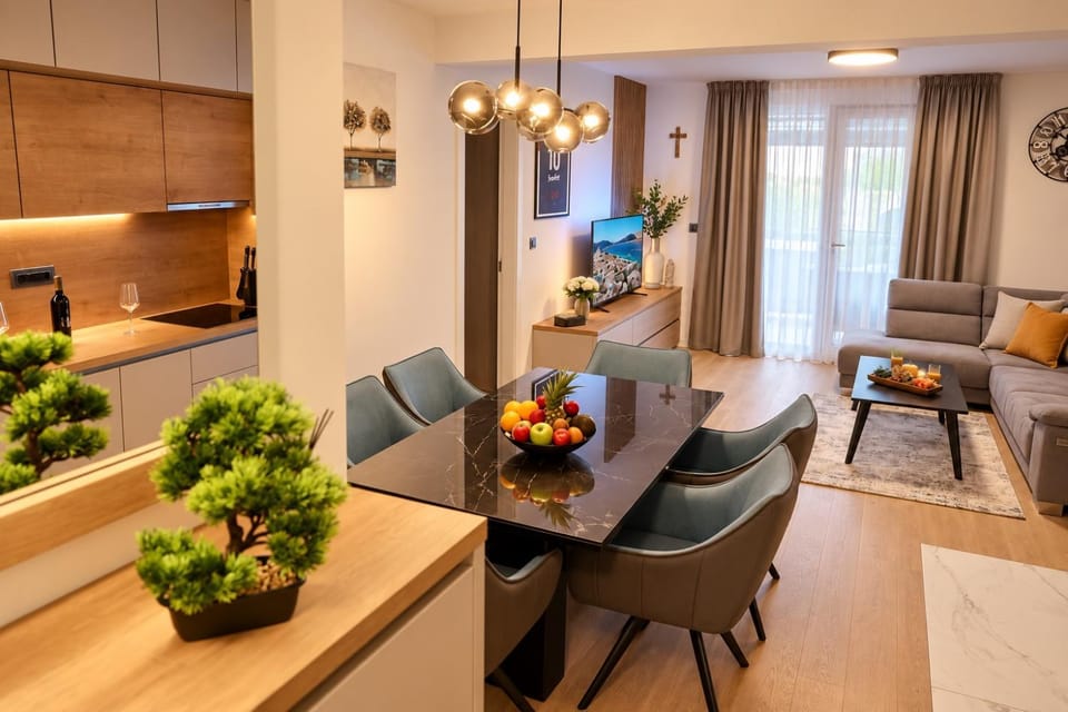 Harmony Luxe Residence Split Private Garage and Terrace Apartment in Split