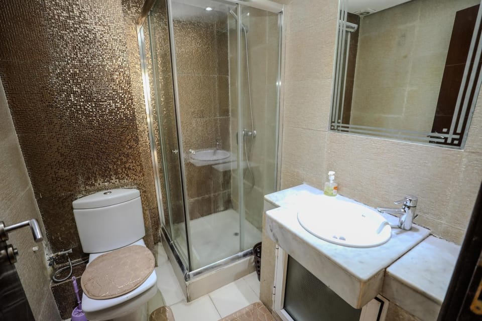 Shower, Toilet, Bathroom, bidet, towels