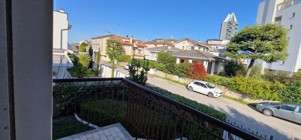 Day, Neighbourhood, Street view, Quiet street view