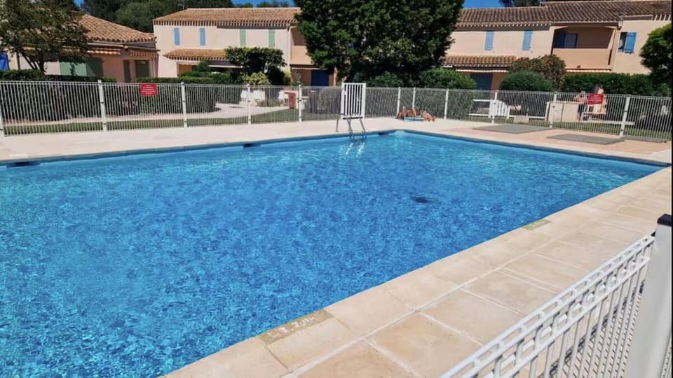 Nouveauté , T2 Cabine neuf Cabin in La Londe-les-Maures
