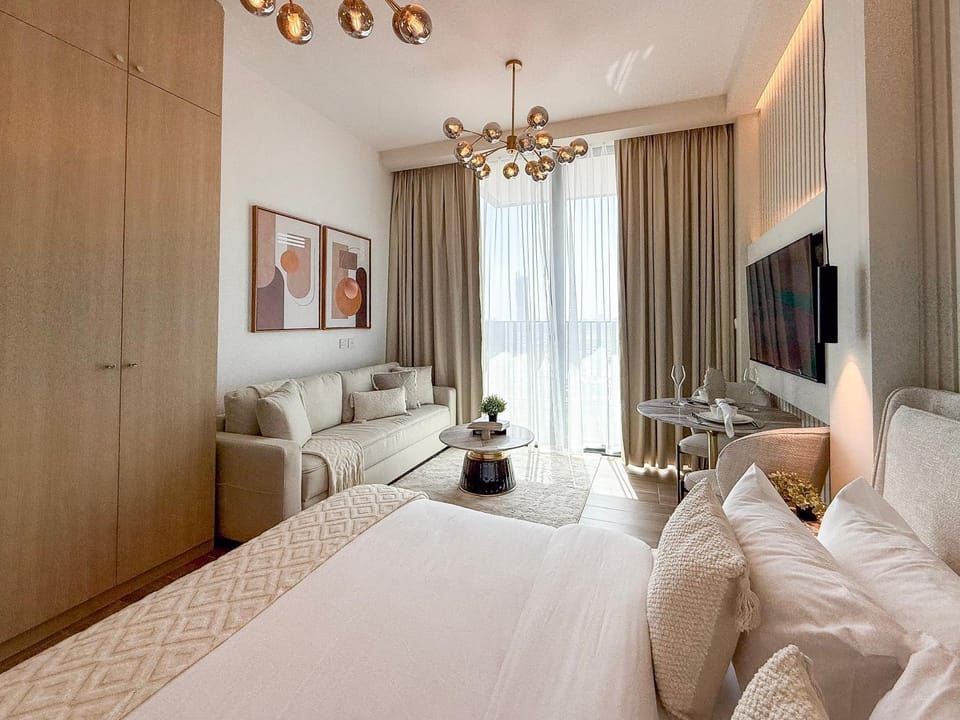 Bed, TV and multimedia, Living room, Photo of the whole room, Bedroom