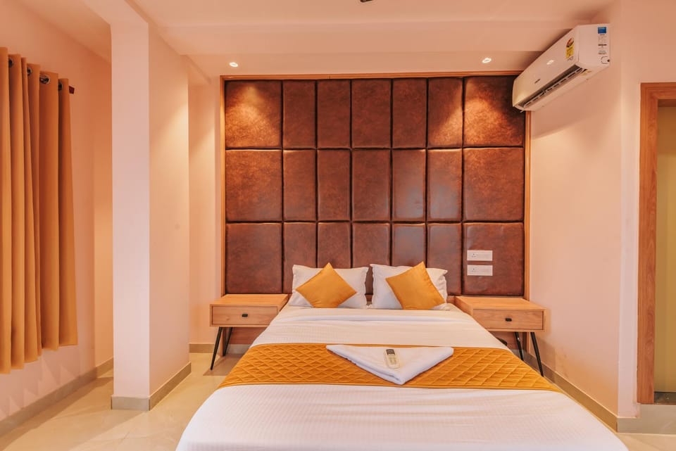 Bed, Photo of the whole room, Bedroom, air conditioner