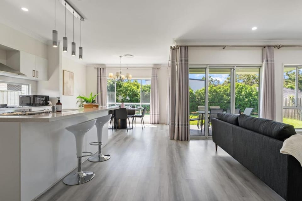 Relaxing Getaway Near the Bay Stylish n Spacious House in Thornlands