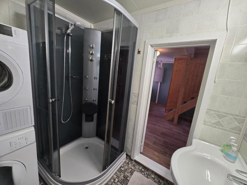 Toilet, Bathroom, washing machine, dryer