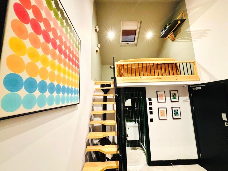 Hackney Central Studios - NO 19 - Vibrant City Getaway Apartment in London Borough of Hackney