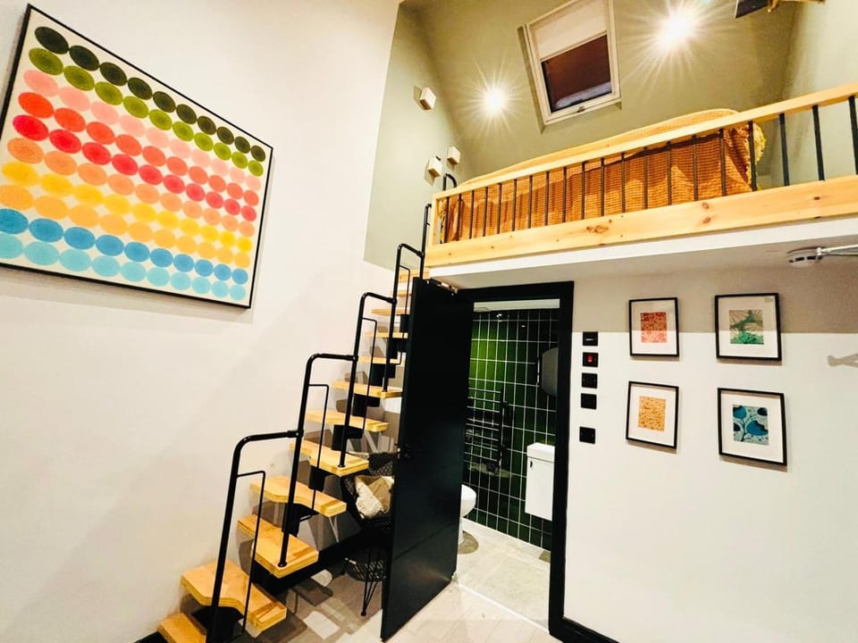 Hackney Central Studios - NO 19 - Vibrant City Getaway Apartment in London Borough of Hackney