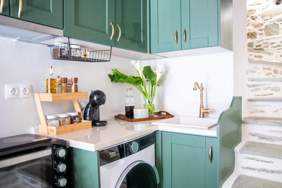 Kitchen or kitchenette, oven