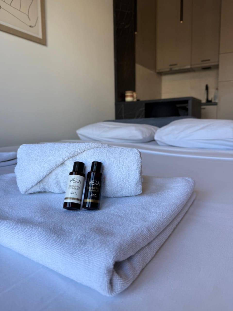 Bed, towels