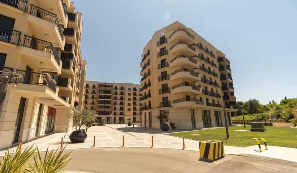 Property building, Neighbourhood, Street view, Location