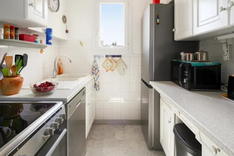 Appartement cosy dans résidence avec piscine et à 2 pas de la mer Apartment in French Riviera