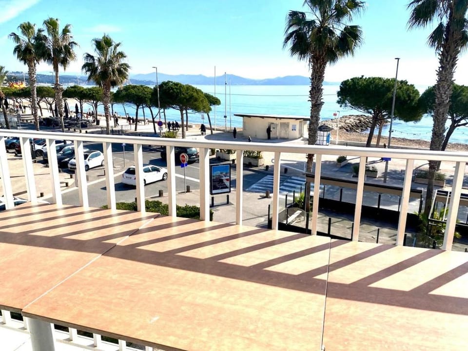T3 Panorama face mer 180 degrés parking inclus climatisation Apartment in La Ciotat