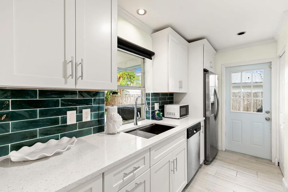 Kitchen or kitchenette, dishwasher, toaster