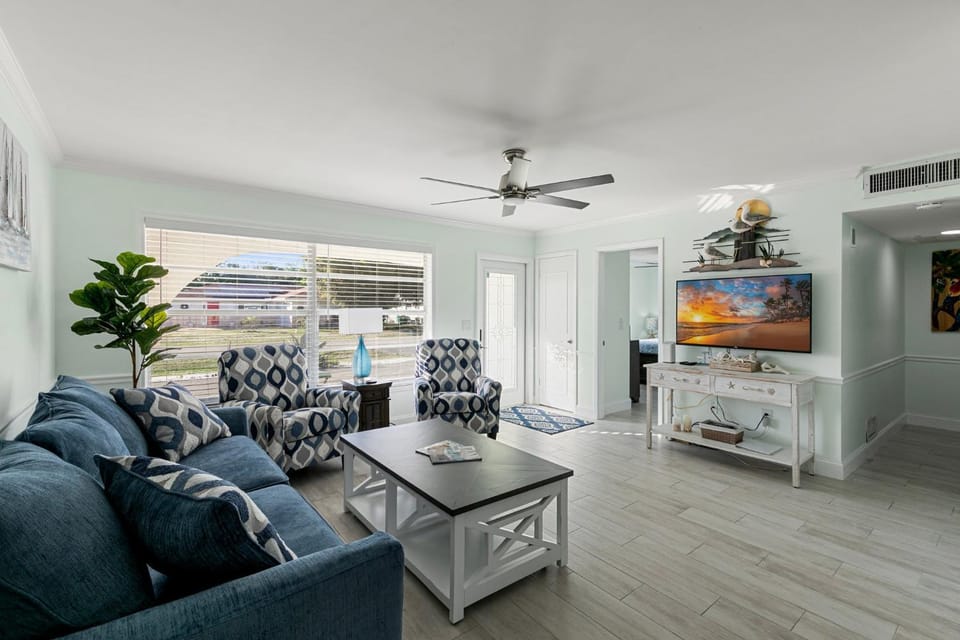 TV and multimedia, Living room, Evening entertainment