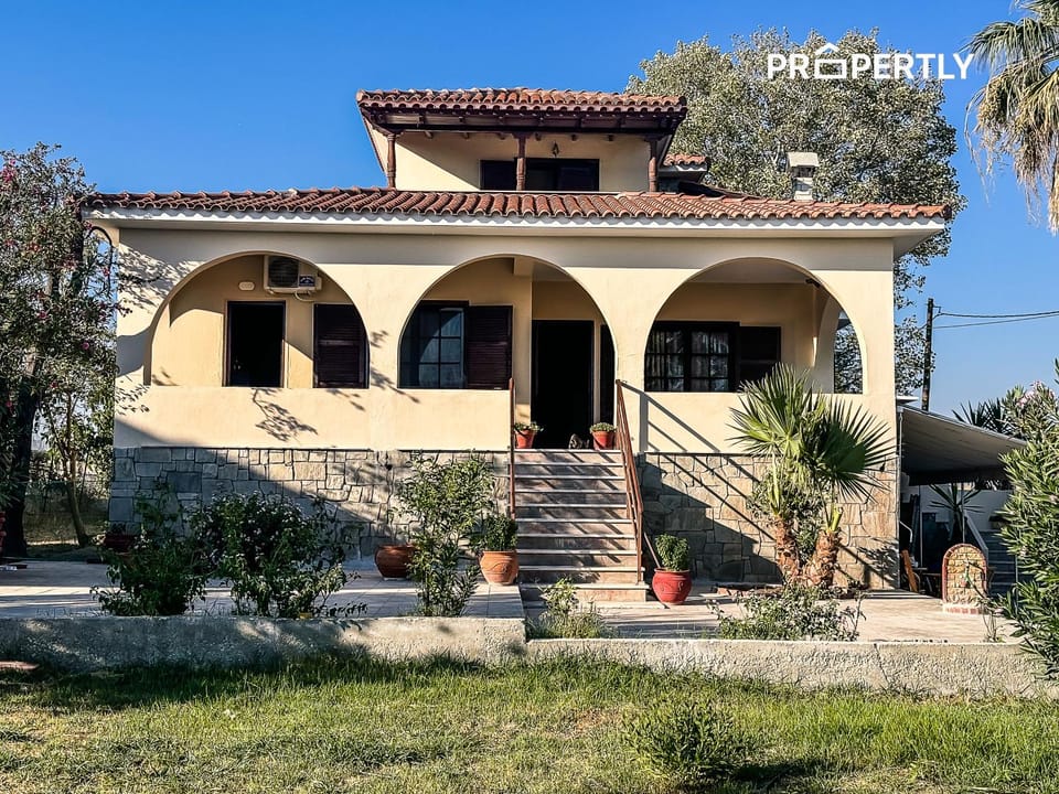 Facade/entrance, Garden