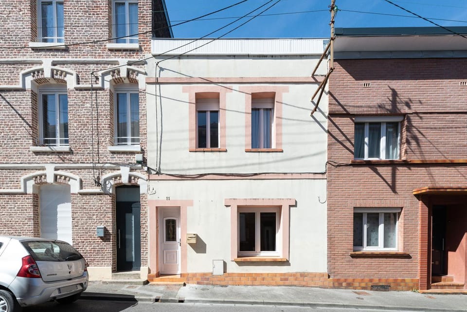 Property building, Location