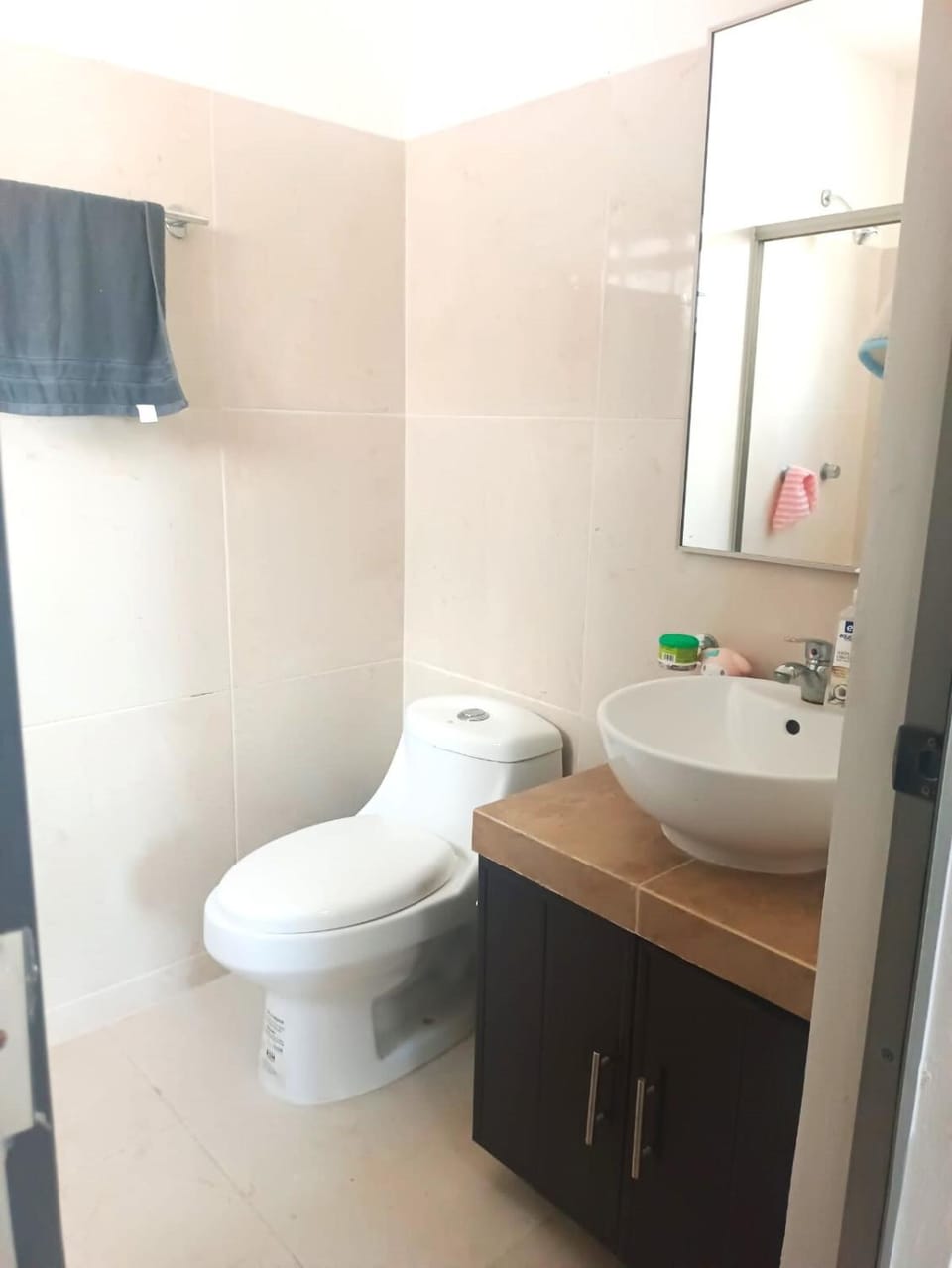 Shower, Toilet, Bathroom, towels
