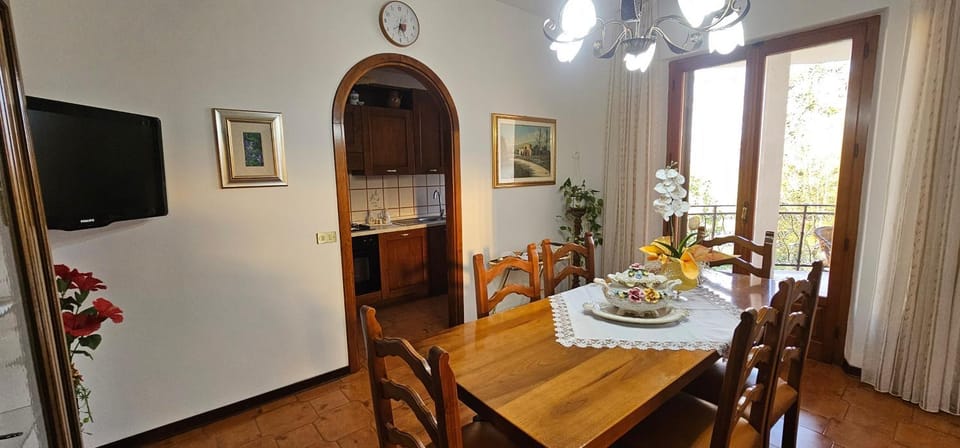 Restaurant/places to eat, Kitchen or kitchenette