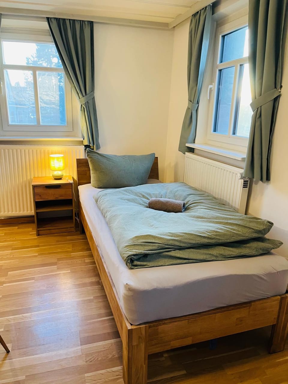 Bed, Living room, Seating area, towels