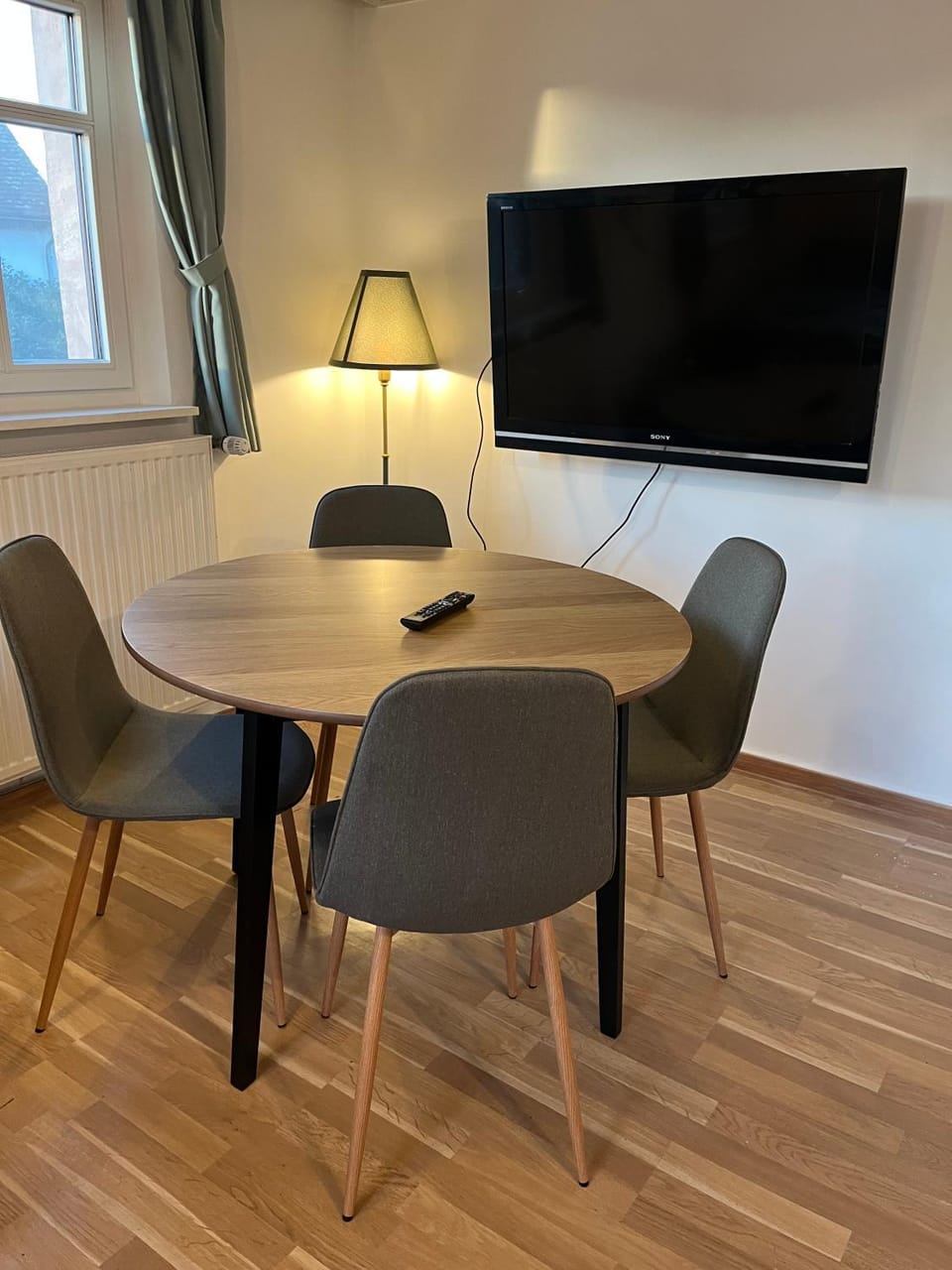 Communal lounge/ TV room, TV and multimedia, Living room, Seating area, Dining area