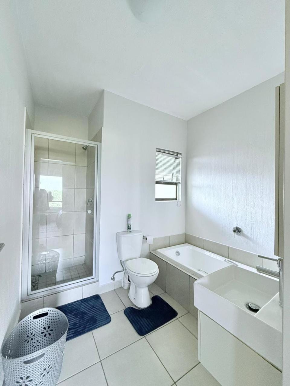 Shower, Toilet, Bathroom, Bath