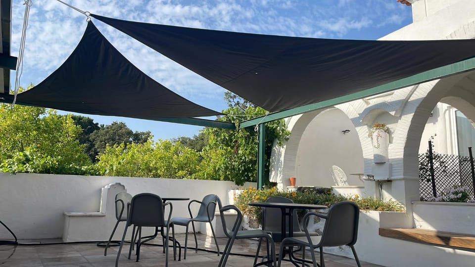 Property building, Patio, Balcony/Terrace
