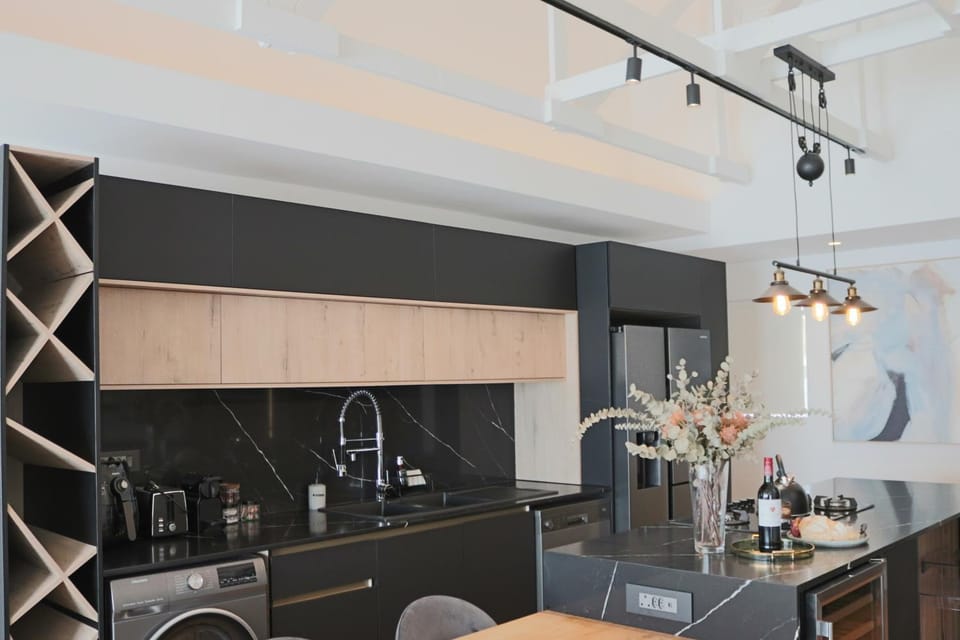 Kitchen or kitchenette, laundry, kitchen