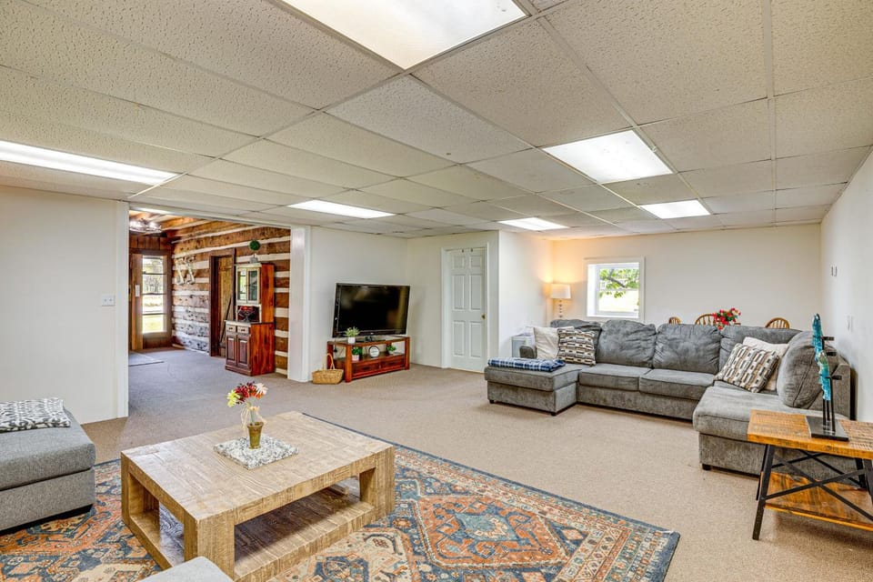 6 Mi to Scottsboro: Apt w/ Furnished Porch Apartment in Alabama
