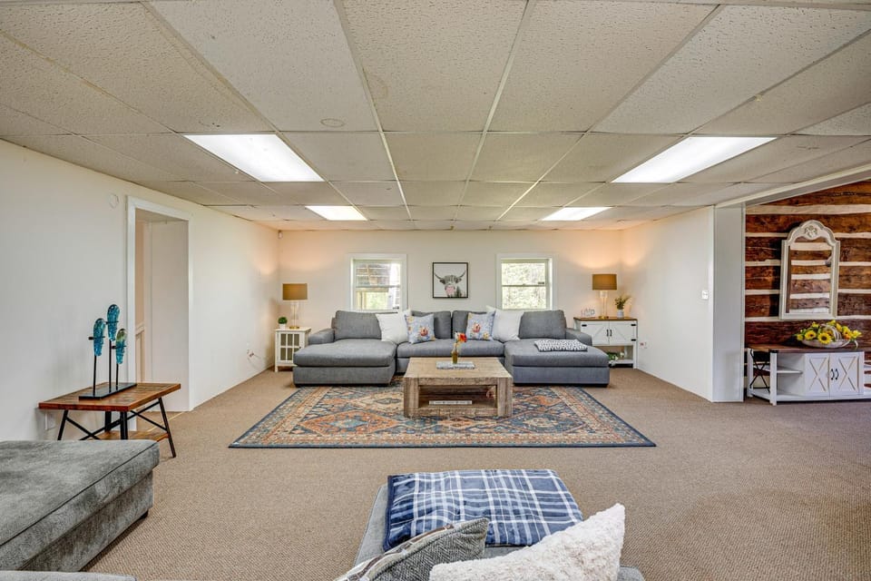 6 Mi to Scottsboro: Apt w/ Furnished Porch Apartment in Alabama