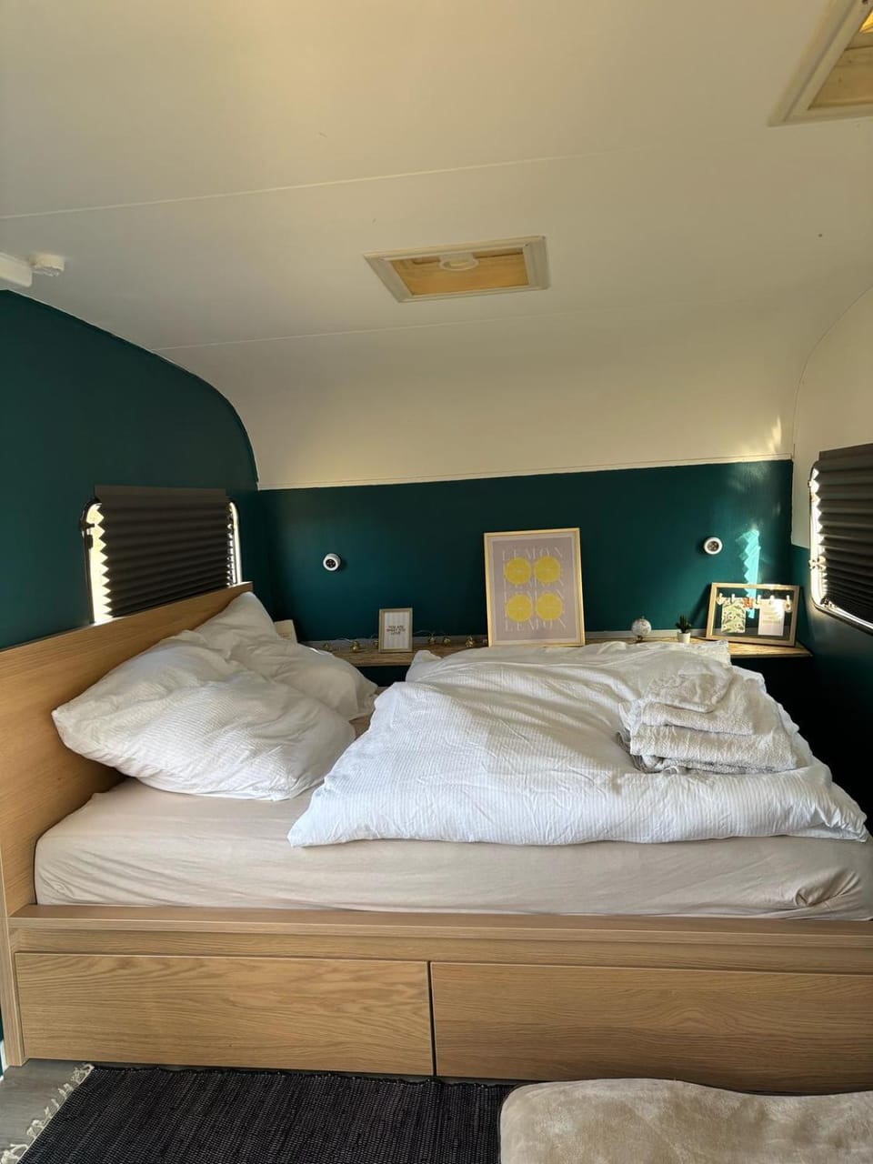 Wohnwagen auf Tierschutz Landhof inmitten der Natur Campground/ 
RV Resort in Lubeck